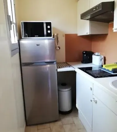 Appartement 27m2 Dans Résidence Calme Et Arborée Fréjus