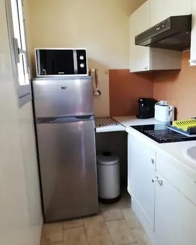 Appartement 27m2 Dans Résidence Calme Et Arborée Fréjus
